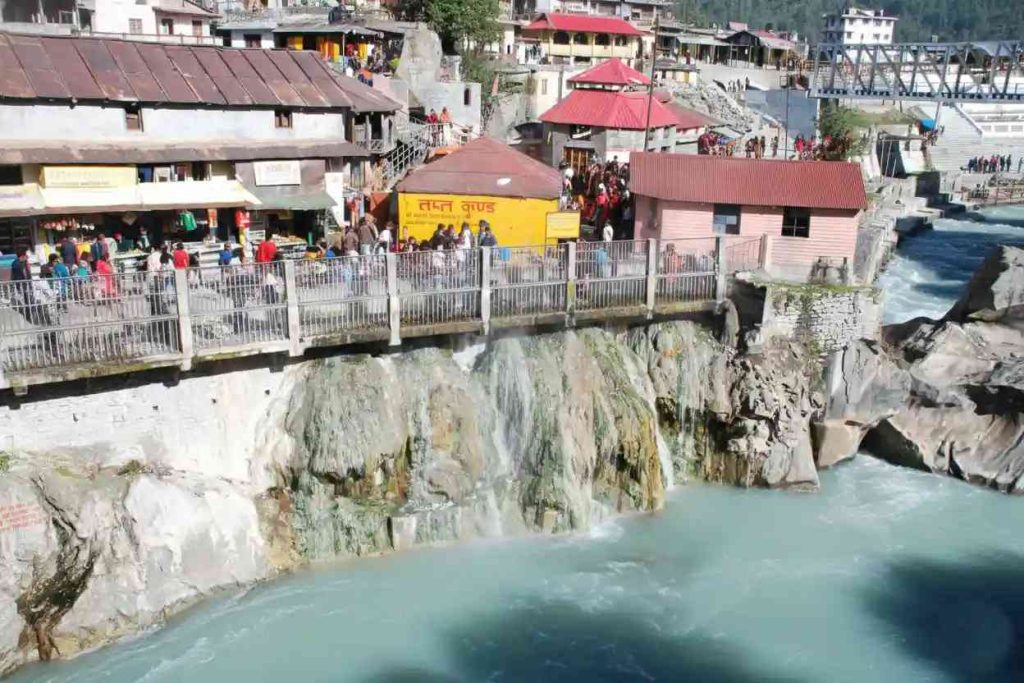 Tapt Kund hot water spring near Badrinath Temple with pilgrims bathing beside the Alaknanda River