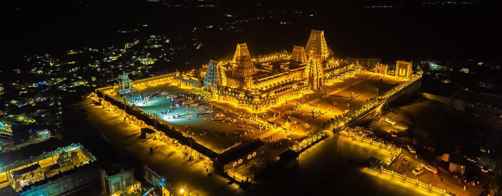  Yadagirigutta Temple – Powerful Lakshmi Narasimha Swamy Temple in Telangana (2026 Guide)