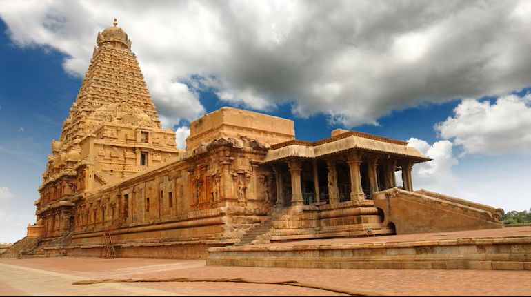 Brihadeeswara Temple Thanjavur ancient Chola architecture granite temple