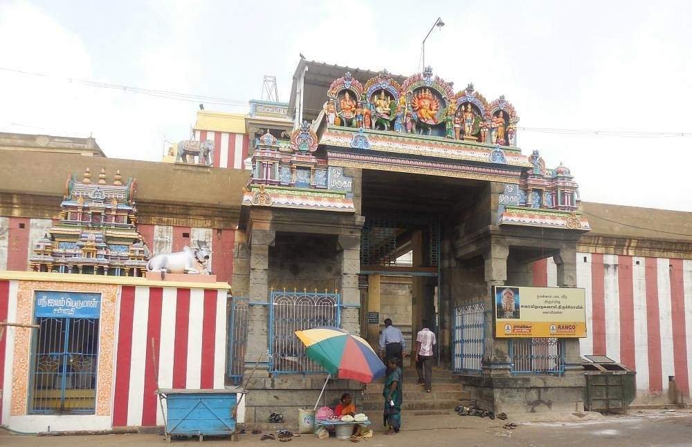 Entrance view of Swamimalai Murugan Temple in Tamil Nadu with colorful Dravidian architecture